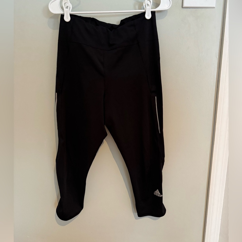 Adidas Women’s Cropped Athletic Bottoms-size M